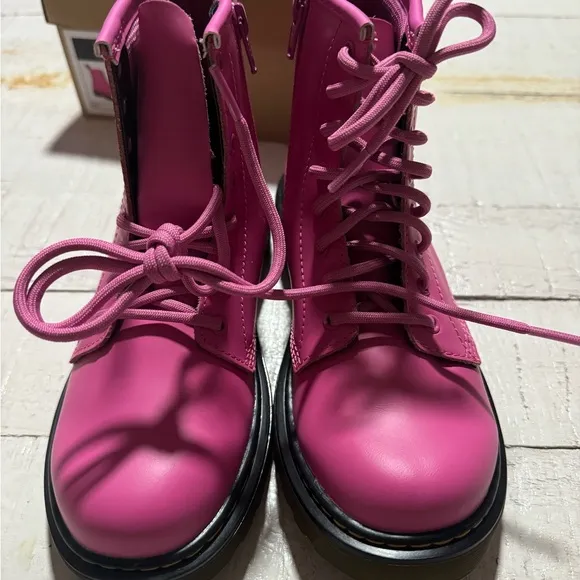 Dr. Martens 1460 J Boots NEW size 3 EU 34 Thrift Pink Leather 8‎ Eye Lace Up