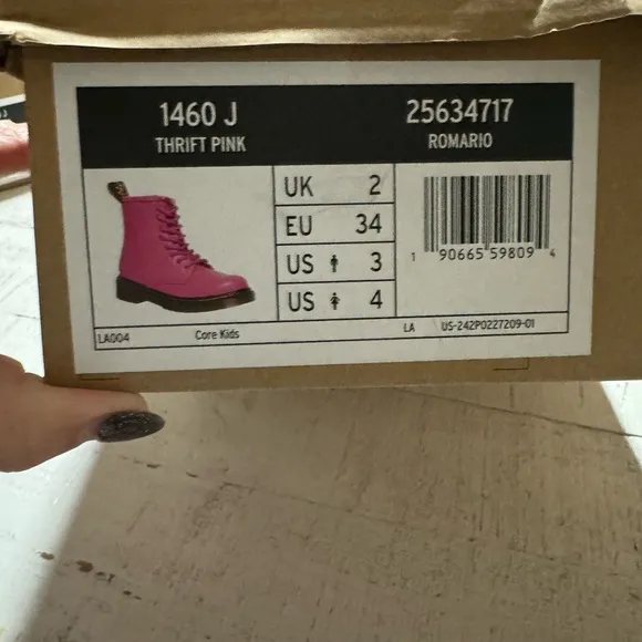 Dr. Martens 1460 J Boots NEW size 3 EU 34 Thrift Pink Leather 8‎ Eye Lace Up
