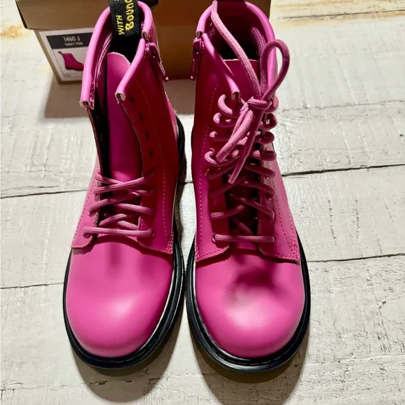 Dr. Martens 1460 J Boots NEW size 3 EU 34 Thrift Pink Leather 8‎ Eye Lace Up