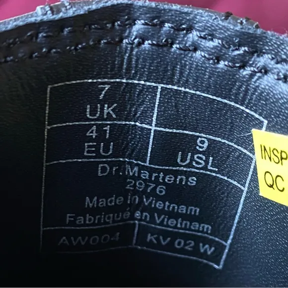Dr. Martens - 2976 Nappa Chelsea Black Leather Boots - size 9