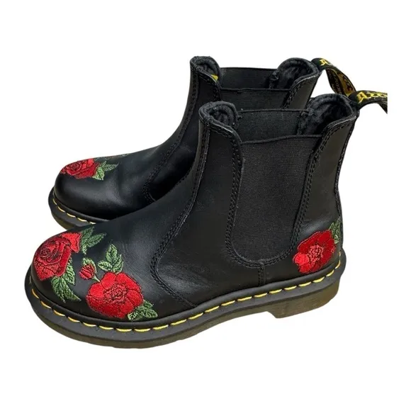 Dr. Martens 2976 VONDA CHELSEA BOOTS Size 5 Black Leather Floral Rose Boot