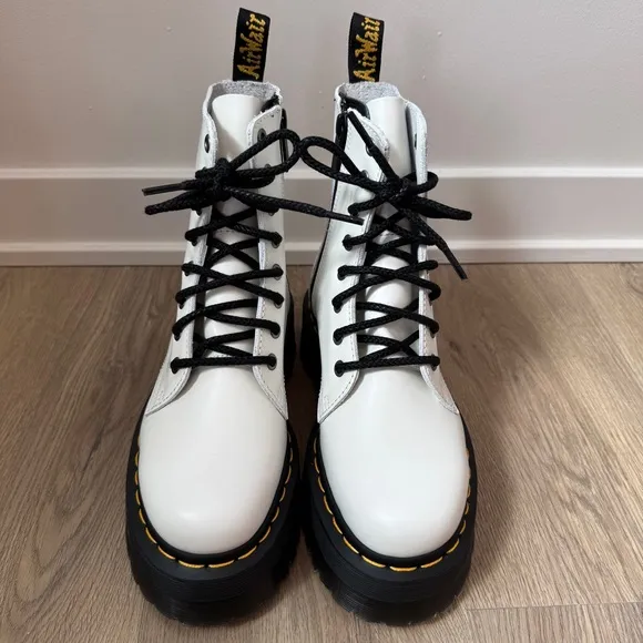Dr. Martens Jadon Women’s Size 5 White Smooth Leather Platform Boots NEW