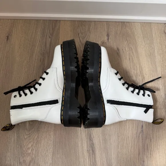 Dr. Martens Jadon Women’s Size 5 White Smooth Leather Platform Boots NEW