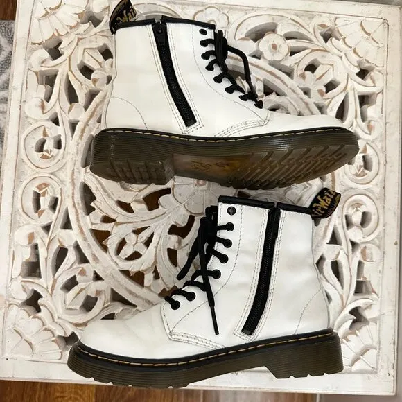 Dr Martens Junior 1460 leather lace up combat boots white Size 1