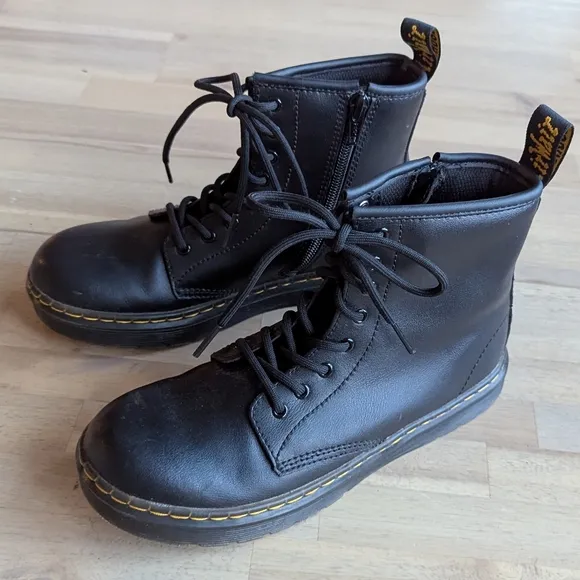 Dr. Martens Junior 1460 Softy T Leather Lace Up Booths (Youth Sz 4)