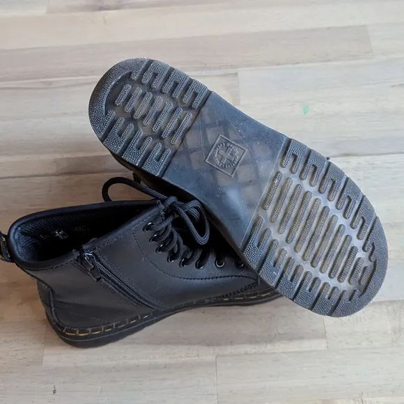Dr. Martens Junior 1460 Softy T Leather Lace Up Booths (Youth Sz 4)
