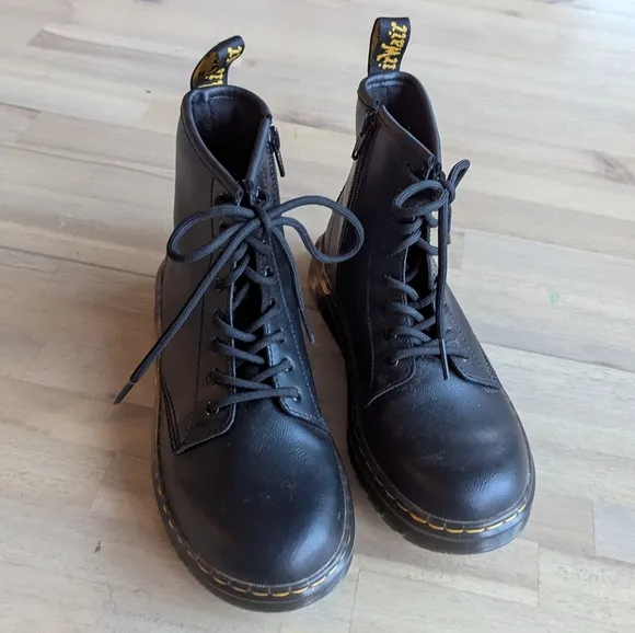 Dr. Martens Junior 1460 Softy T Leather Lace Up Booths (Youth Sz 4)