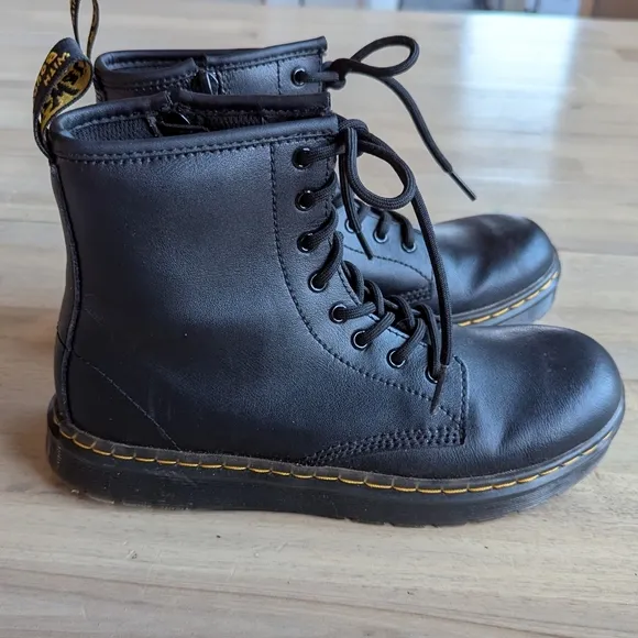 Dr. Martens Junior 1460 Softy T Leather Lace Up Booths (Youth Sz 4)