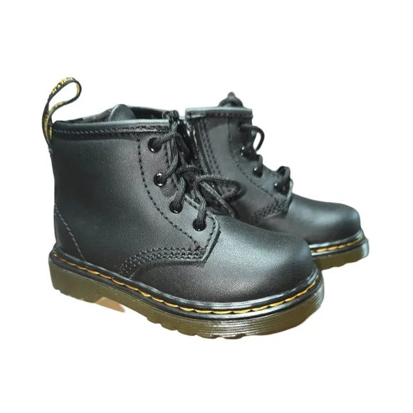 Dr. Martens Kids' Softy T Leather Lace-Up Combat Boots Size 6 NEW