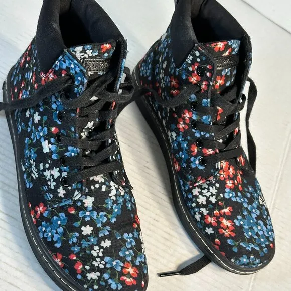 DR MARTENS Ladies SIZE 7 CHUKKA BOOTS