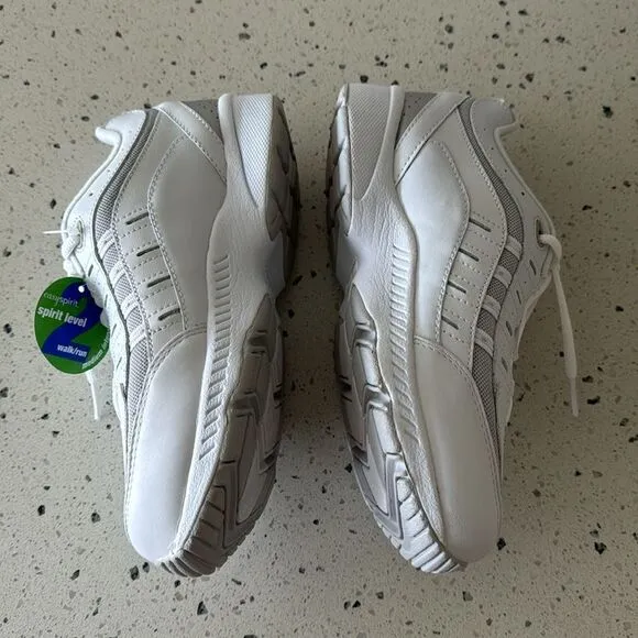 Easy Spirit Women’s White/Gray Classic Sneakers  Walk-Run Lace Up Shoes Size 7.5