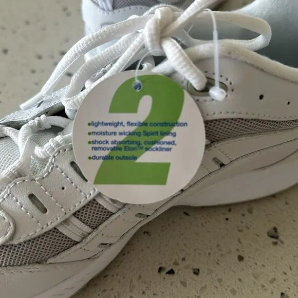 Easy Spirit Women’s White/Gray Classic Sneakers  Walk-Run Lace Up Shoes Size 7.5