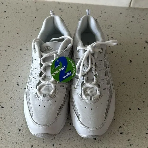 Easy Spirit Women’s White/Gray Classic Sneakers  Walk-Run Lace Up Shoes Size 7.5