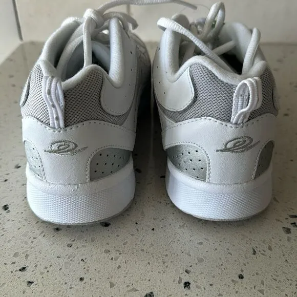 Easy Spirit Women’s White/Gray Classic Sneakers  Walk-Run Lace Up Shoes Size 7.5