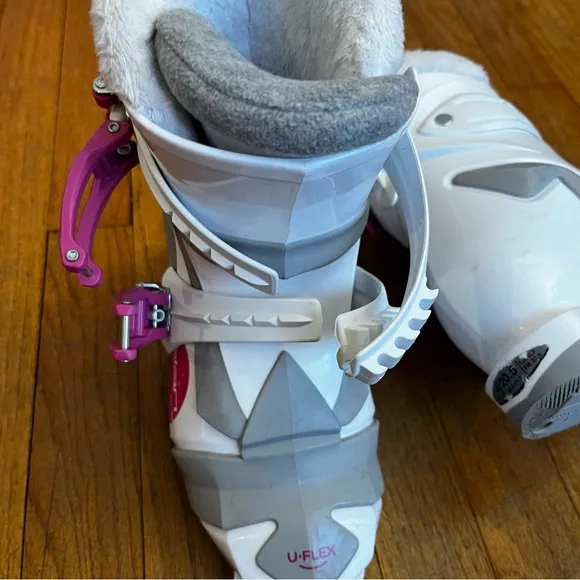 Elan Bloom U-Flex Youth Girls Ski Boots