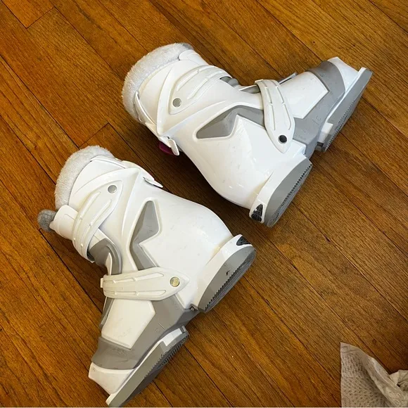 Elan Bloom U-Flex Youth Girls Ski Boots