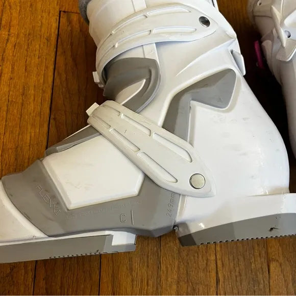 Elan Bloom U-Flex Youth Girls Ski Boots