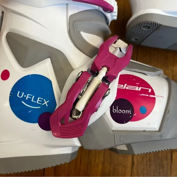 Elan Bloom U-Flex Youth Girls Ski Boots