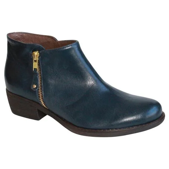 Eric Michael Women's Black Leather Ankle Booties Size 8 Casual Zip Boot