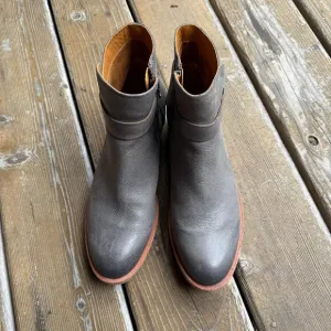 EUC Kork-Ease Gray Leather Viki Bootie in Women's 9.5M