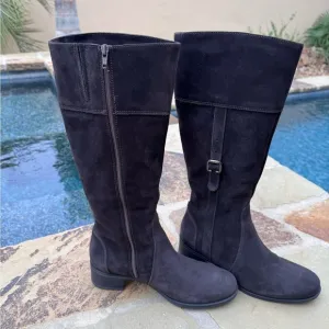 EUC Luxury Brand La Canadienne woman’s passion boot brown suede Boots SZ 7.5