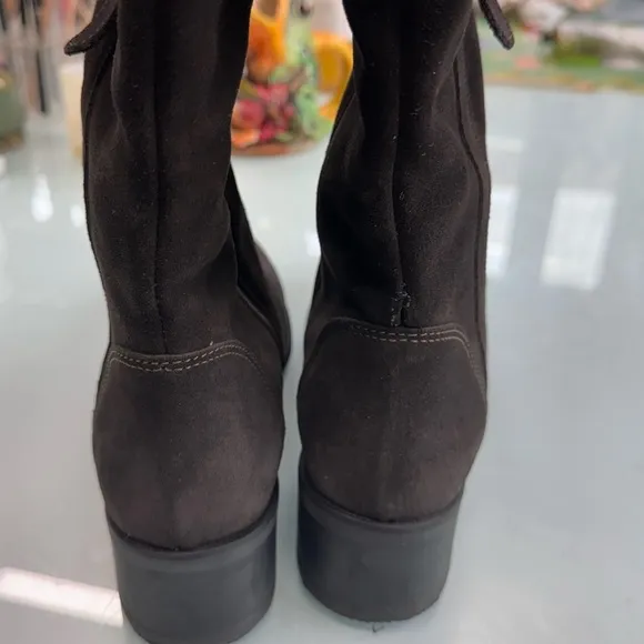 EUC Luxury Brand La Canadienne woman’s passion boot brown suede Boots SZ 7.5