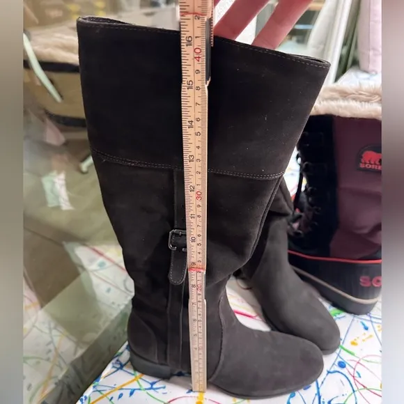 EUC Luxury Brand La Canadienne woman’s passion boot brown suede Boots SZ 7.5