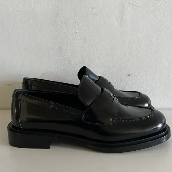 Ferragamo Women’s Black Loafers 1/2 Size Off 6 1/2 &amp; 7 Odd Size Retail $995.00