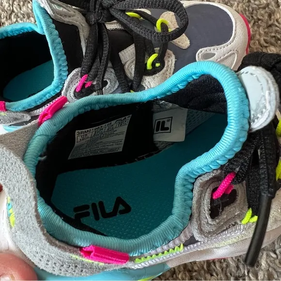 Fila Girls Toddler Kids NWOT Ray Tracer Bright Colors Sneakers‎ Size 10.5