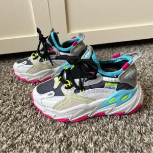 Fila Girls Toddler Kids NWOT Ray Tracer Bright Colors Sneakers‎ Size 10.5