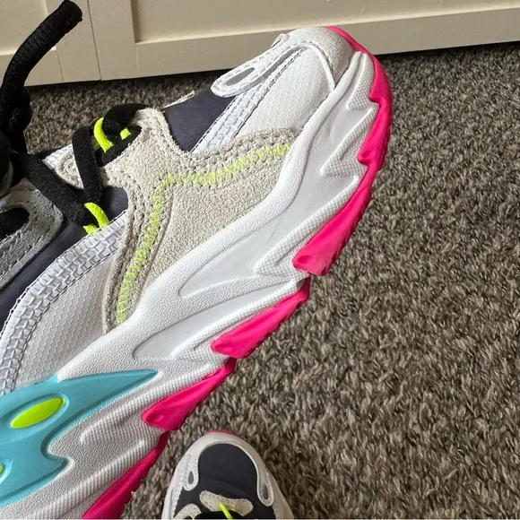 Fila Girls Toddler Kids NWOT Ray Tracer Bright Colors Sneakers‎ Size 10.5