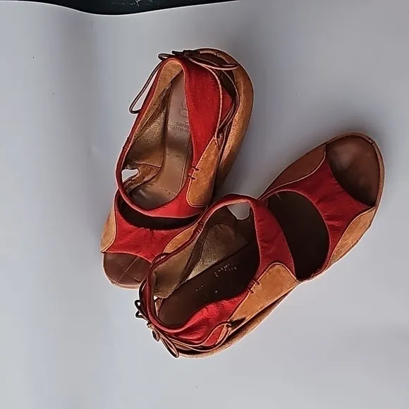 G (Series Cole Haan) Brown Suede/Red FabricChunky Heels Size 6