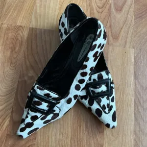 GCI Collection dyed calfskin pointy toe leather kitten loafers sz 7 EUC