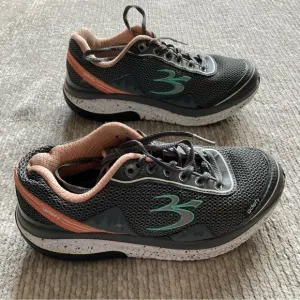 GDEFY by Gravity Defyer Mighty Walk Gray/Peach Sneakers Women's Size 7