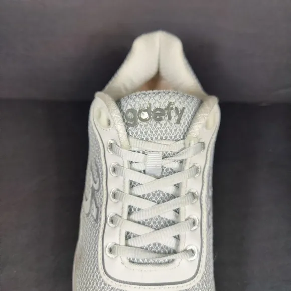 GDEFY Gravity Defyer Mighty Walk Sneakers White Gray  Women's Shoes Size 8