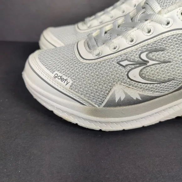 GDEFY Gravity Defyer Mighty Walk Sneakers White Gray  Women's Shoes Size 8