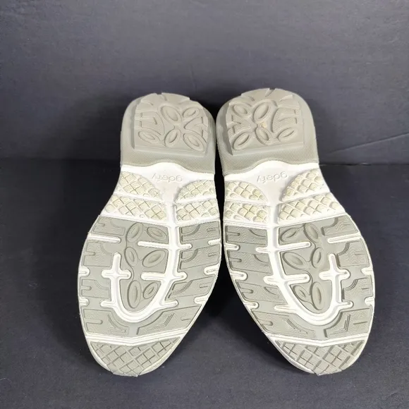 GDEFY Gravity Defyer Mighty Walk Sneakers White Gray  Women's Shoes Size 8