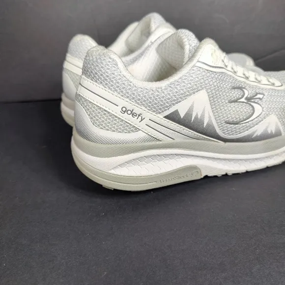GDEFY Gravity Defyer Mighty Walk Sneakers White Gray  Women's Shoes Size 8