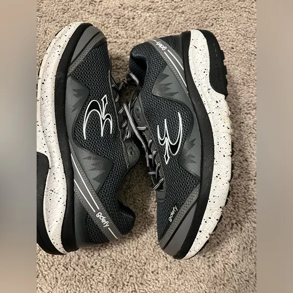 Gdefy Mighty Walk Gravity Defyer women’s size 10 gray and white sneakers