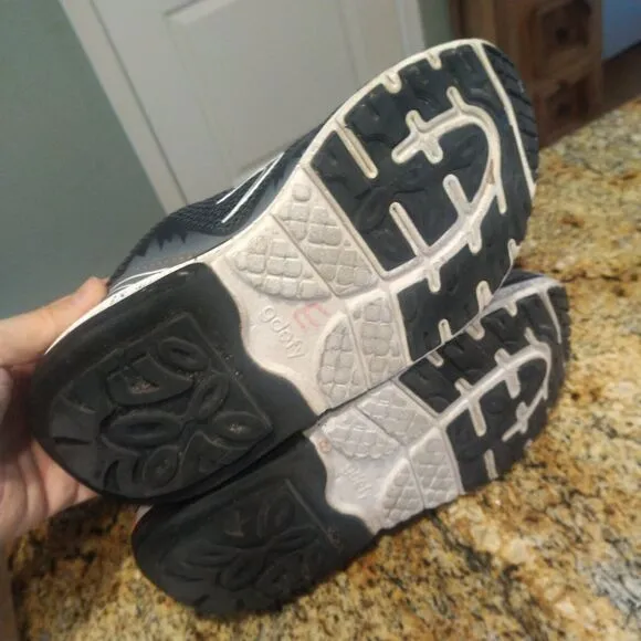 Gdefy Size 8 Women’s Gravity Defyer Mighty Walk Sneakers Gray TB9024FGS-M