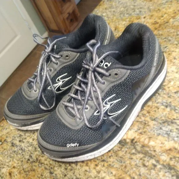 Gdefy Size 8 Women’s Gravity Defyer Mighty Walk Sneakers Gray TB9024FGS-M
