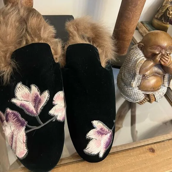 GIA COUTURE BLACK VELVET FLORAL FUR SLIP ON FLATS SHOES. Made in Italy. Size 37.