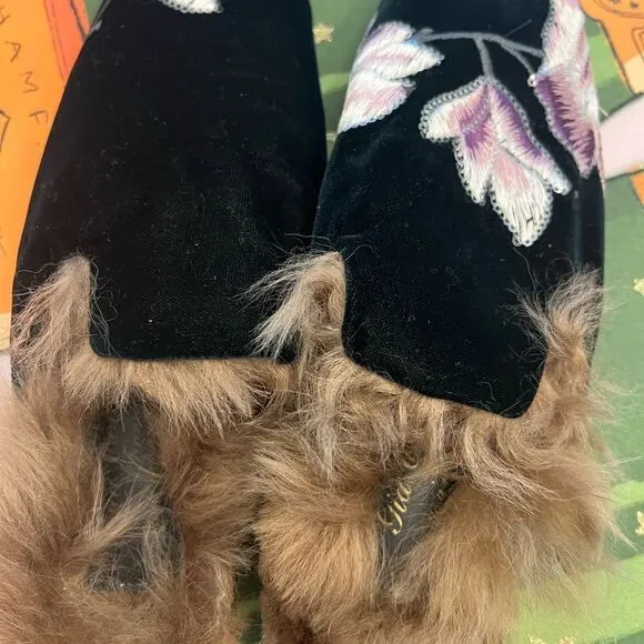 GIA COUTURE BLACK VELVET FLORAL FUR SLIP ON FLATS SHOES. Made in Italy. Size 37.
