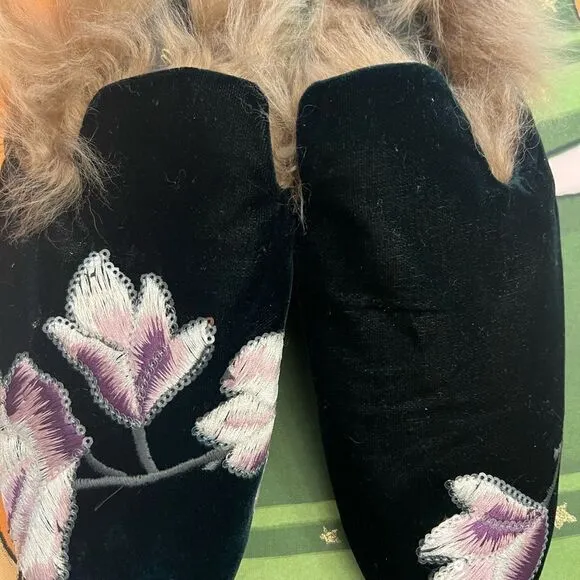 GIA COUTURE BLACK VELVET FLORAL FUR SLIP ON FLATS SHOES. Made in Italy. Size 37.
