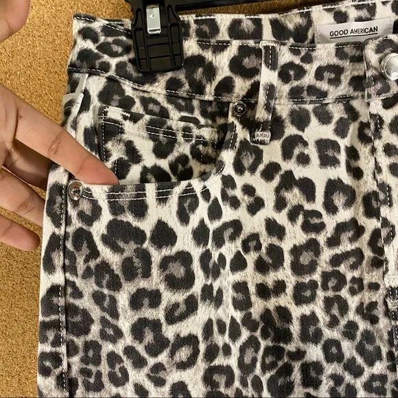 GOOD AMERICAN SNOW LEOPARD PRINT  MINI SKIRT