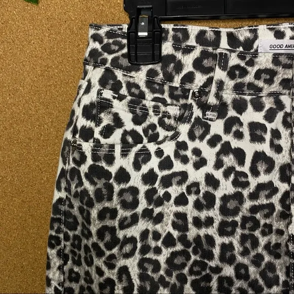 GOOD AMERICAN SNOW LEOPARD PRINT  MINI SKIRT