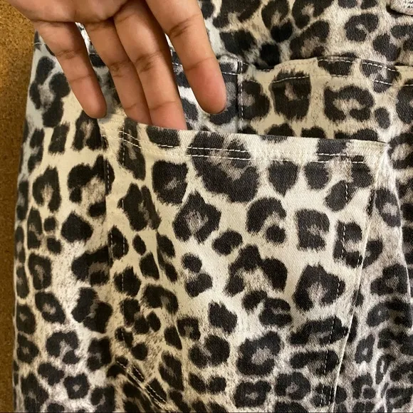 GOOD AMERICAN SNOW LEOPARD PRINT  MINI SKIRT