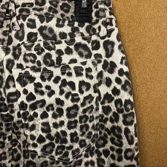 GOOD AMERICAN SNOW LEOPARD PRINT  MINI SKIRT