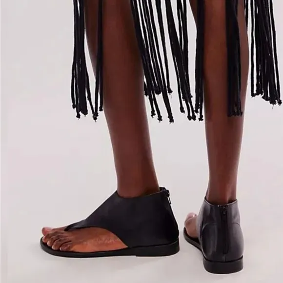 Gorgeous, Free People Uma leather thong sandals ❤️