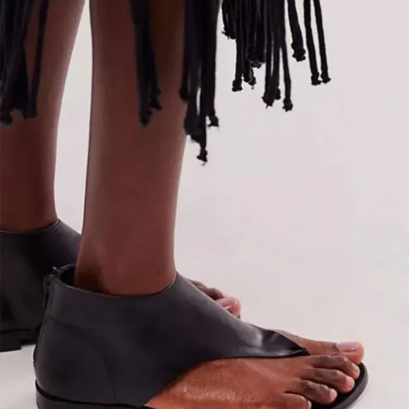 Gorgeous, Free People Uma leather thong sandals ❤️